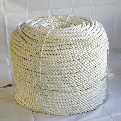 Wysokiej wytrzymałości 3 pręty skręcone 4mm-56mm Nylon Ship Mooring Rope Polyamide Sailing Yacht Rope