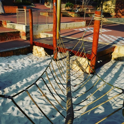 Most linowy o wymiarach 150 mm x 4 metry z kombinowaną liną wiszącą